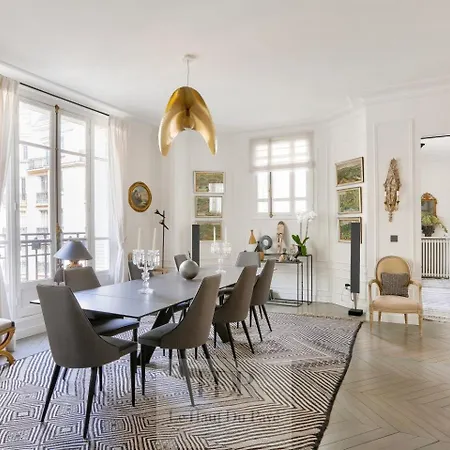 Appartement Duplex Trocadero, 4 Chambres, 300m2 *